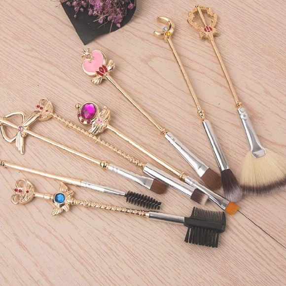 Sailor Moon Makeup Brushes - Picture 2 of 4